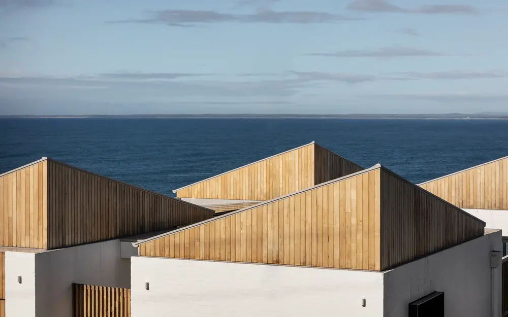 White and Timber House 7 Mile Beach NSW