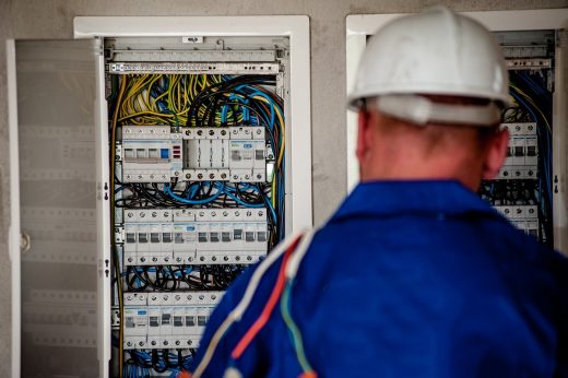 What to look out for when hiring an electrician