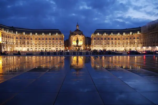 Top landmarks and must-see destinations in Bordeaux