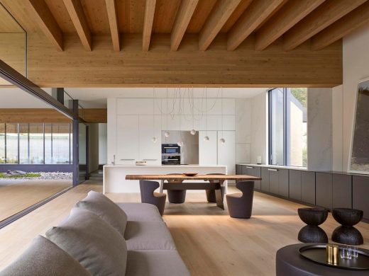 British Columbia home design by McLeod Bovell Modern Houses