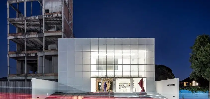 Galeria Simões de Assis, Curitiba, Brazil