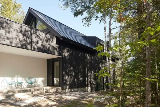 House on Lake Arthur Québec Canada