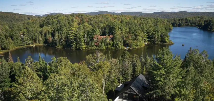 House on Lake Arthur, Québec, Canada