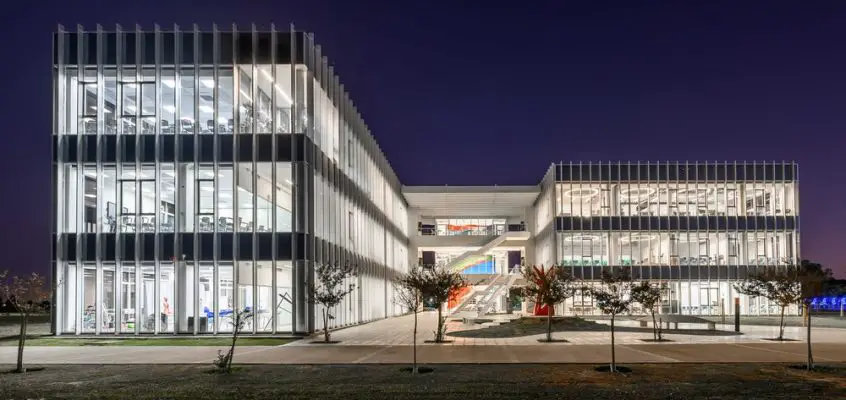 Health-Wellness Building and Academy 21, Córdoba