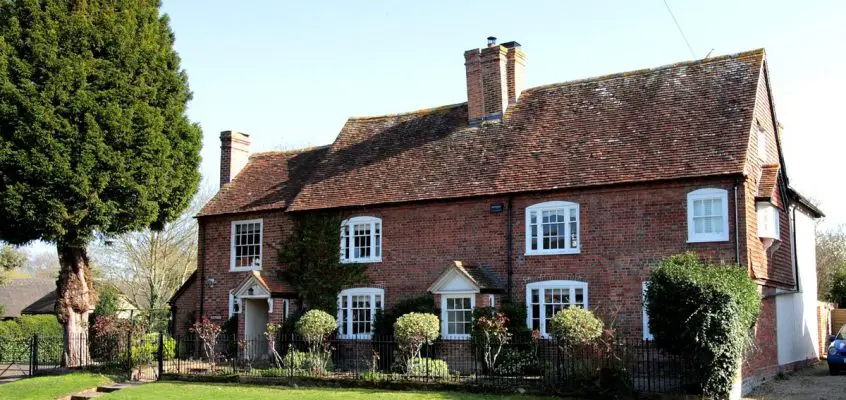 UK house prices fall at fast rate