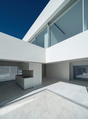 Spanish capital building design by Fran Silvestre Arquitectos