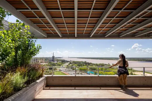 Río Arriba Rosario apartment balcony