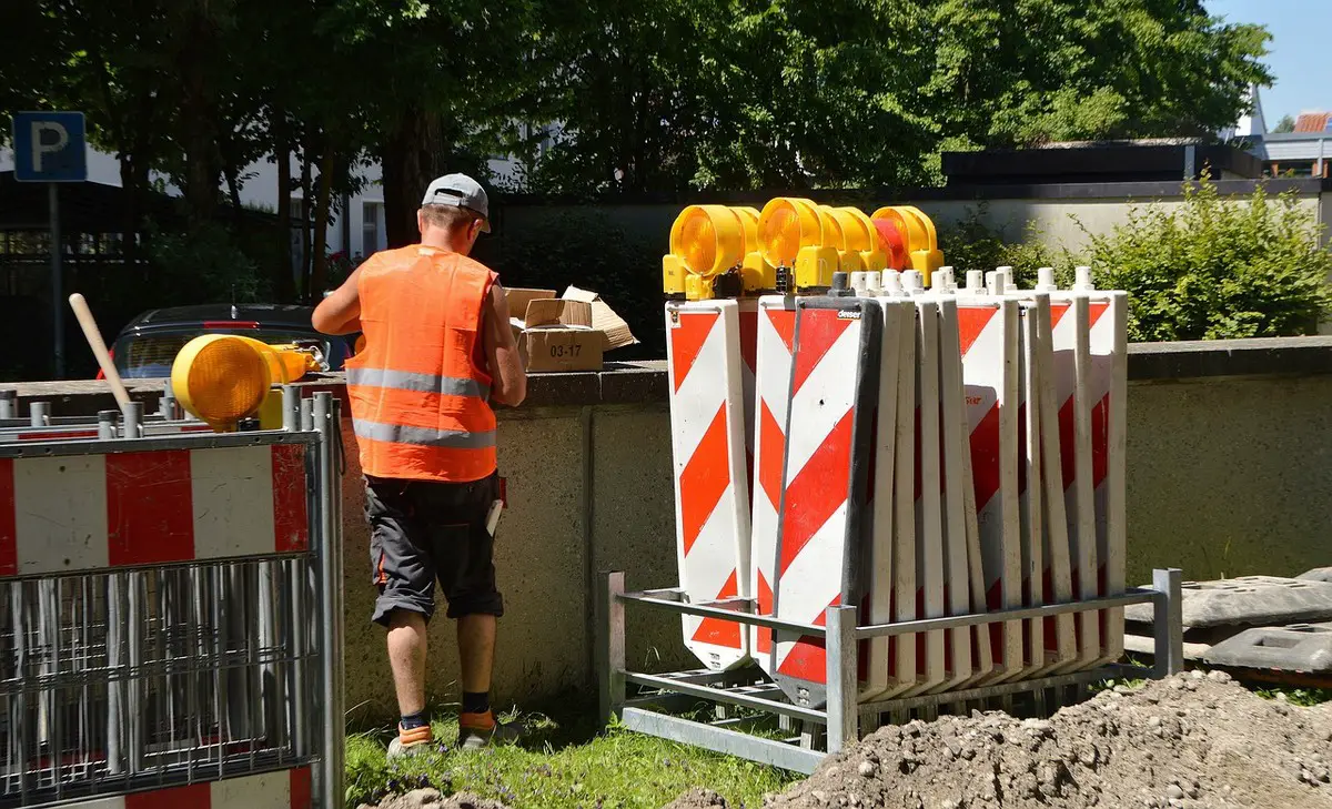 Construction site - Why safety barriers are crucial for work zones