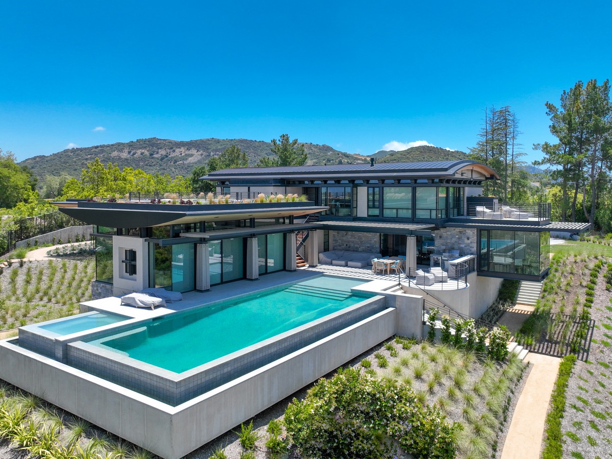 Hillside House in Los Angeles by Bjella Architecture