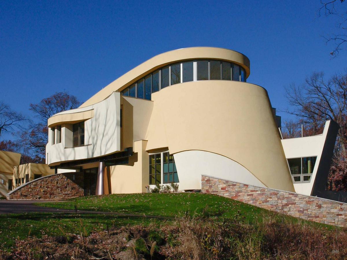 Curves and Colors House in Minneapolis, Minnesota