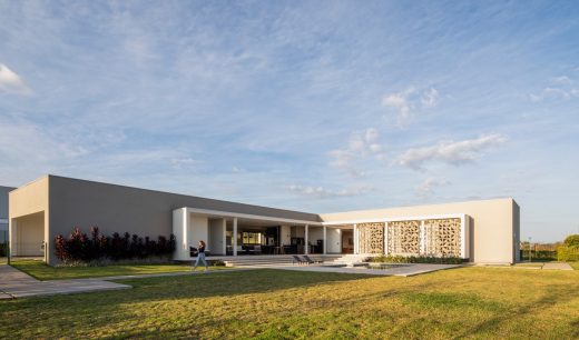 L-shaped Jaguariúna House São Paulo