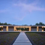 Masschusetts architecture - Minimalist Glass House in Berkshires, USA