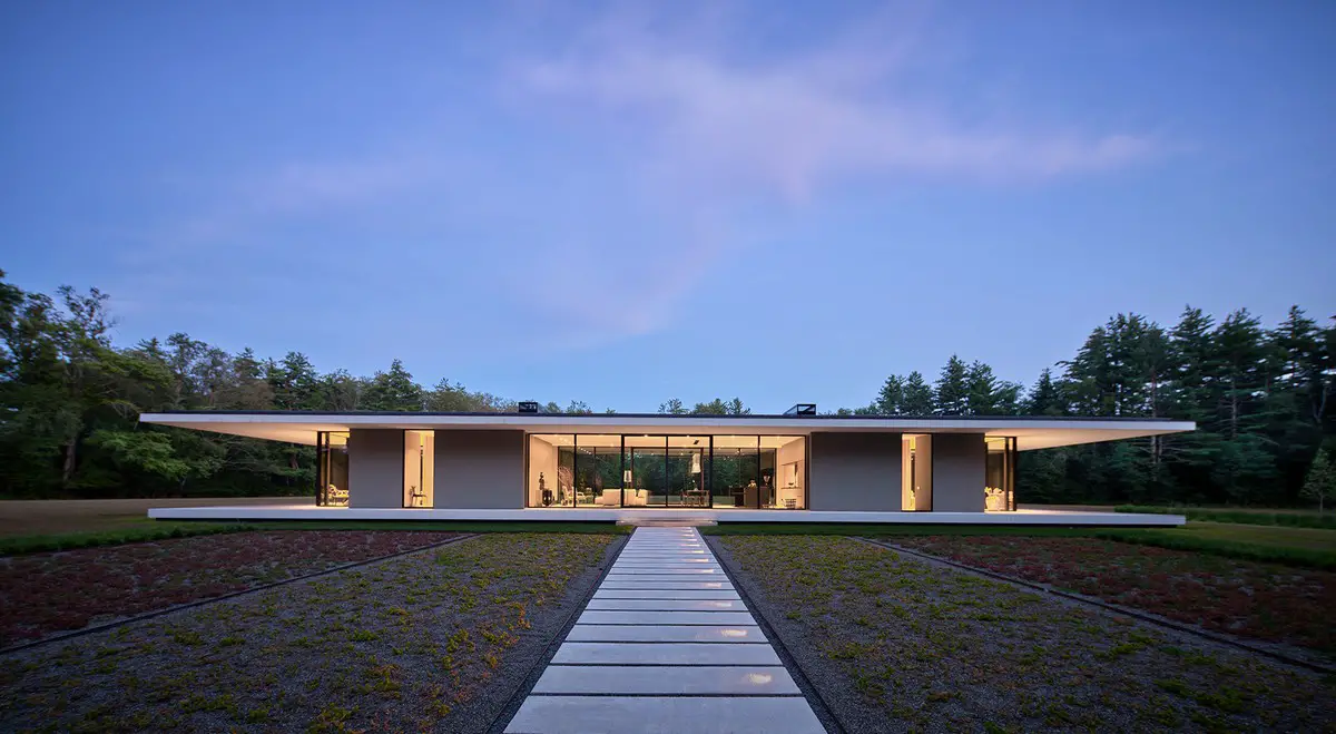Masschusetts architecture - Minimalist Glass House in Berkshires, USA