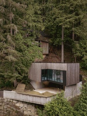 Tree House in Lions Bay, West Vancouver