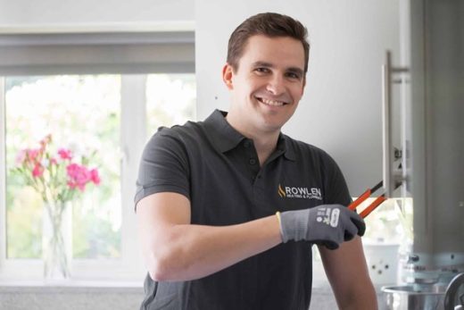 Advantages of hiring professional plumbers