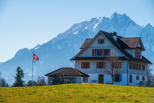 How to choose perfect flagpole for home
