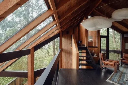 Tree House in Lions Bay, West Vancouver, Canada