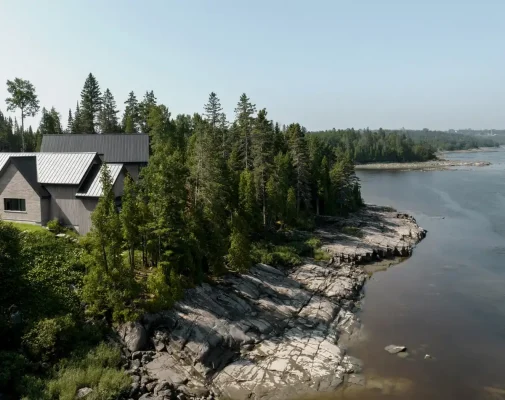 Berges Grises House in Chicoutimi, Québec