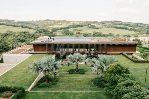 Porto Feliz home design by Padovani Arquiteto