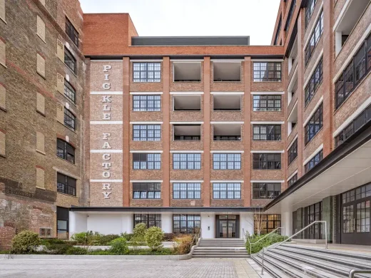 London Square Bermondsey - WAF 2024 Day One Winners Architectural Awards