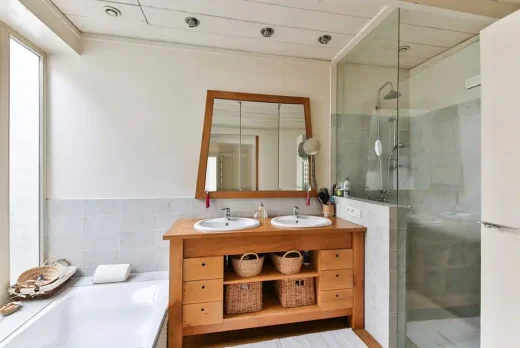 Choose shower doors for your bathroom