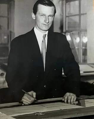 Geoffy Powell England in suit and tie