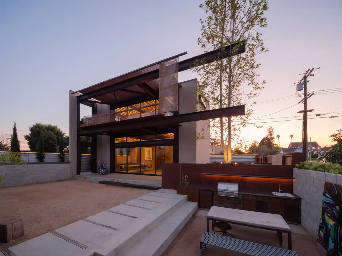 577 Compound Hyde Park Los Angeles home