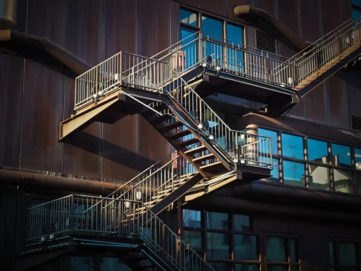 How architects use steel beams to support staircases