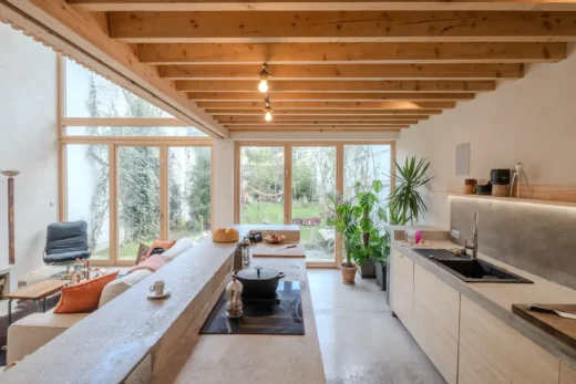 Modern Wood-concrete house in Aubervilliers
