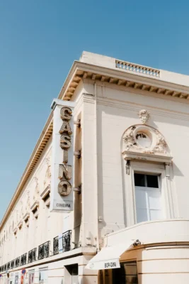 Architectural design elements shaping casino venues