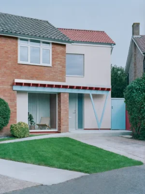 Triangle House by Artefact in Surrey