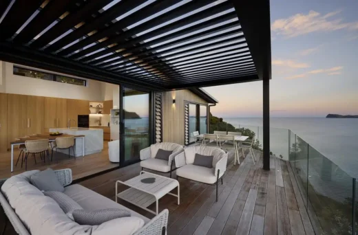 Cliff Hanger House Tairua North Island NZ