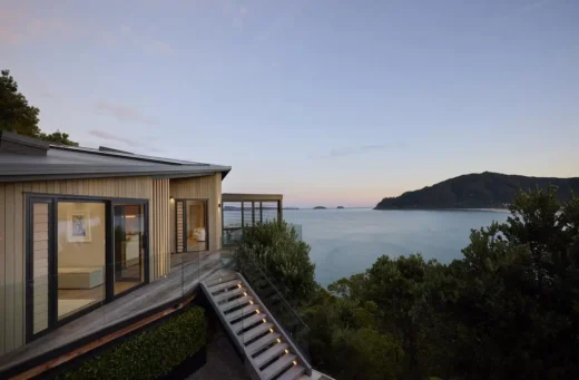 Cliff Hanger House Tairua North Island NZ