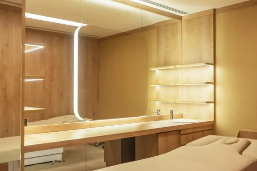 Good custom retail furniture, shop shelves & counters