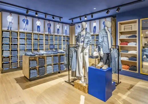 Good custom retail furniture, shop shelves & counters