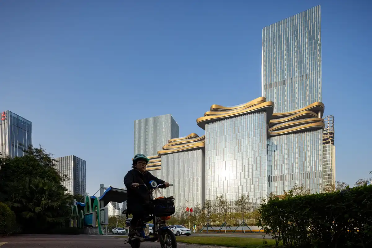 Zhuhai Hengqin CRCC Plaza by Aedas