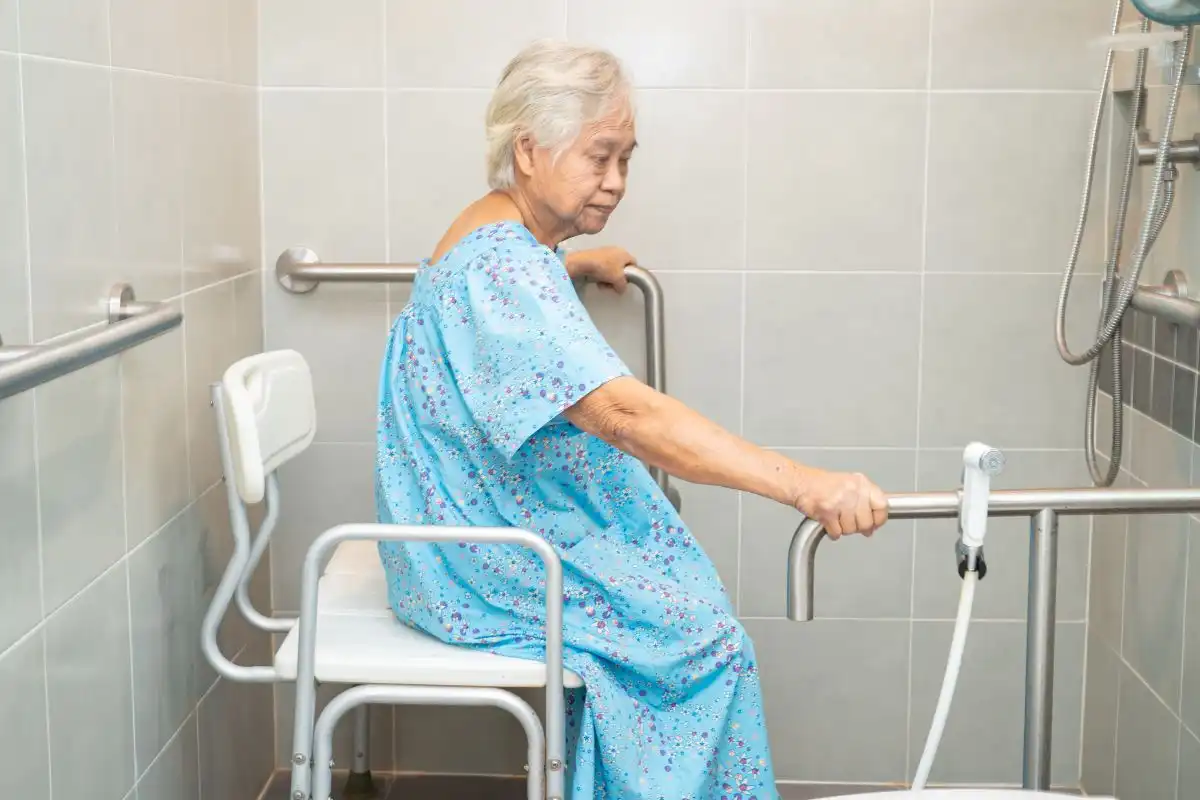 Designing safer bathrooms for seniors remodeling