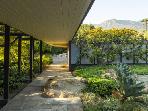 Erving House Montecito: Lutah Maria Riggs architect home courtyard