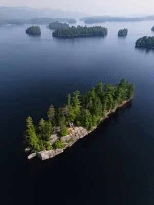 Faire le vide Poisson Blanc Regional Park Laurentides Canada
