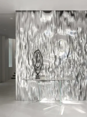 Soaring House in Moscow by VFORM glass art