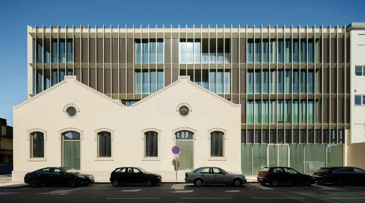 Edificio Estacao Aveiro Mixed-use