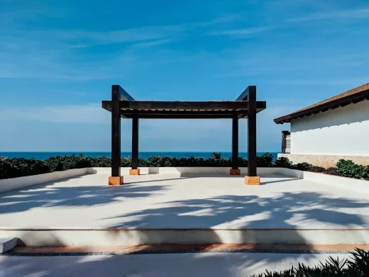 Aluminum in residential architecture - home pergola terrace