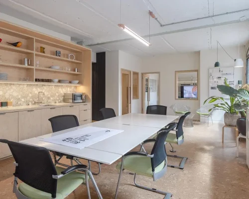Bell's Yard Office Greater London England meeting table