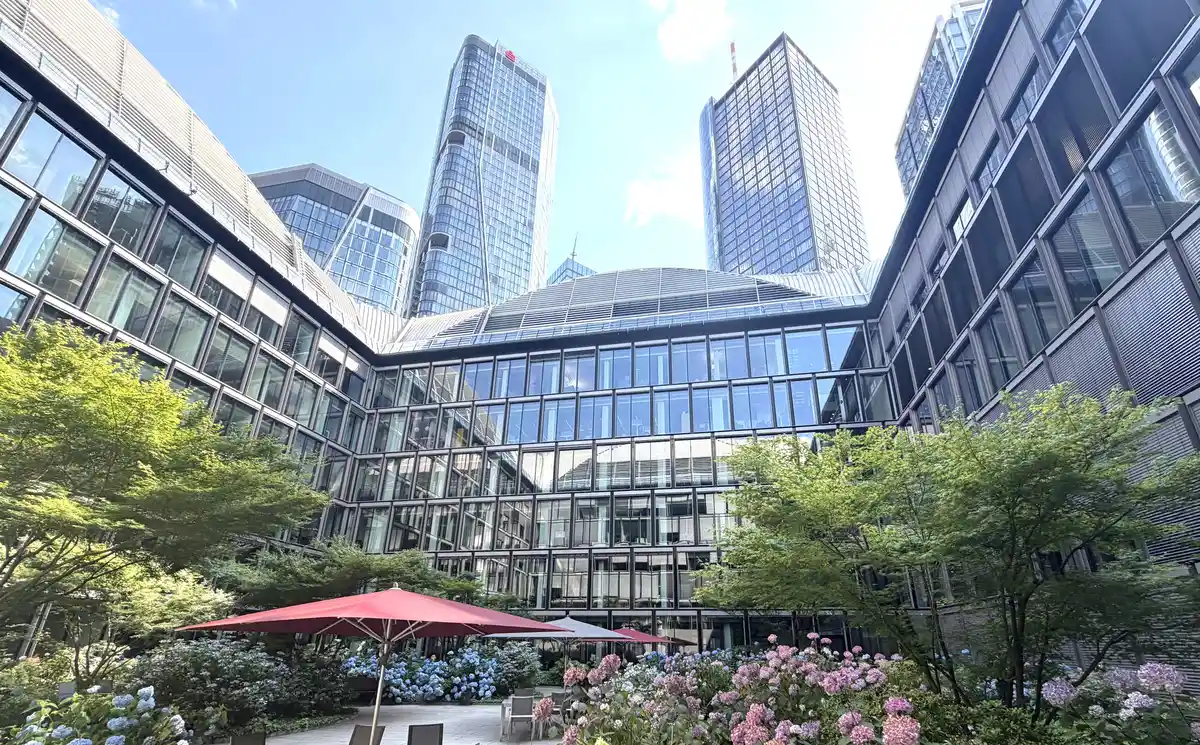 Junghof Frankfurt office building courtyard