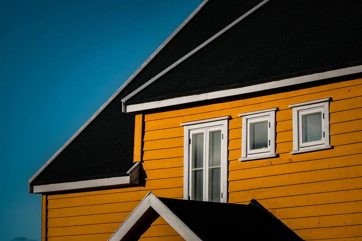 Roof repair vs replacement guide: home roofing