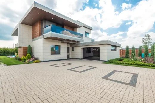 Modern driveway ideas: contemporary home approach