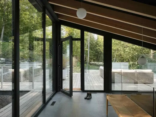 The Counter-Slope House Potton Quebec