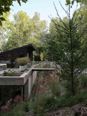 The Counter-Slope House Potton Quebec