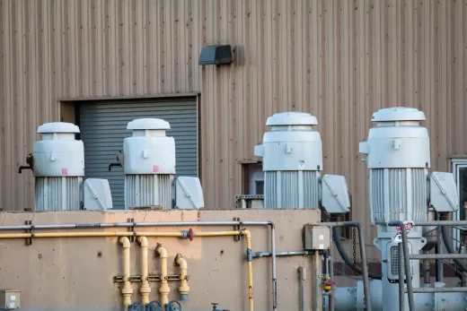 Building water pumps and emergency plumbing services
