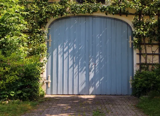 Designing with the garage door considering the facade